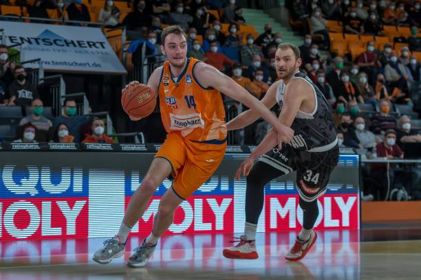 一个既有韧 一个既有韧