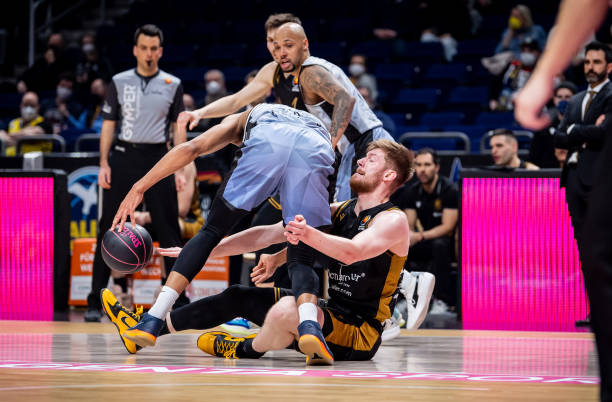 他完成了一 他完成了一